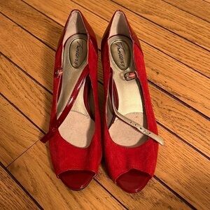 TROTTERS peeptoe heels, size 6.5